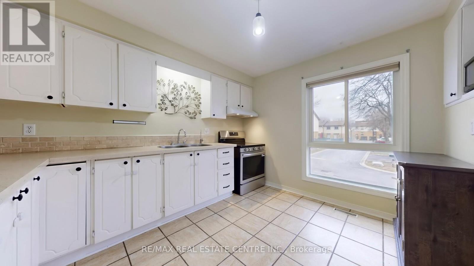 355 Ontario Street N, Milton, Ontario  L9T 3J3 - Photo 6 - W12695740