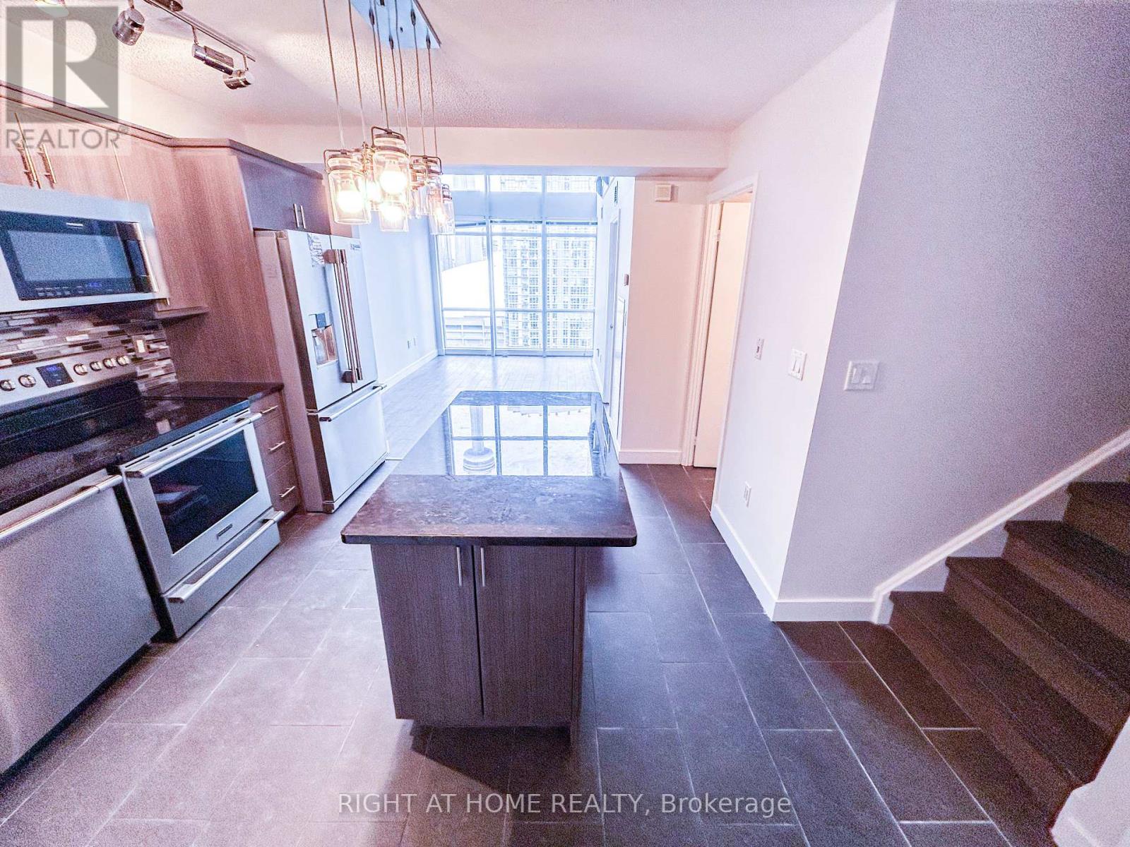 3208 - 15 Fort York Boulevard, Toronto, Ontario  M5V 3Y4 - Photo 3 - C12696618