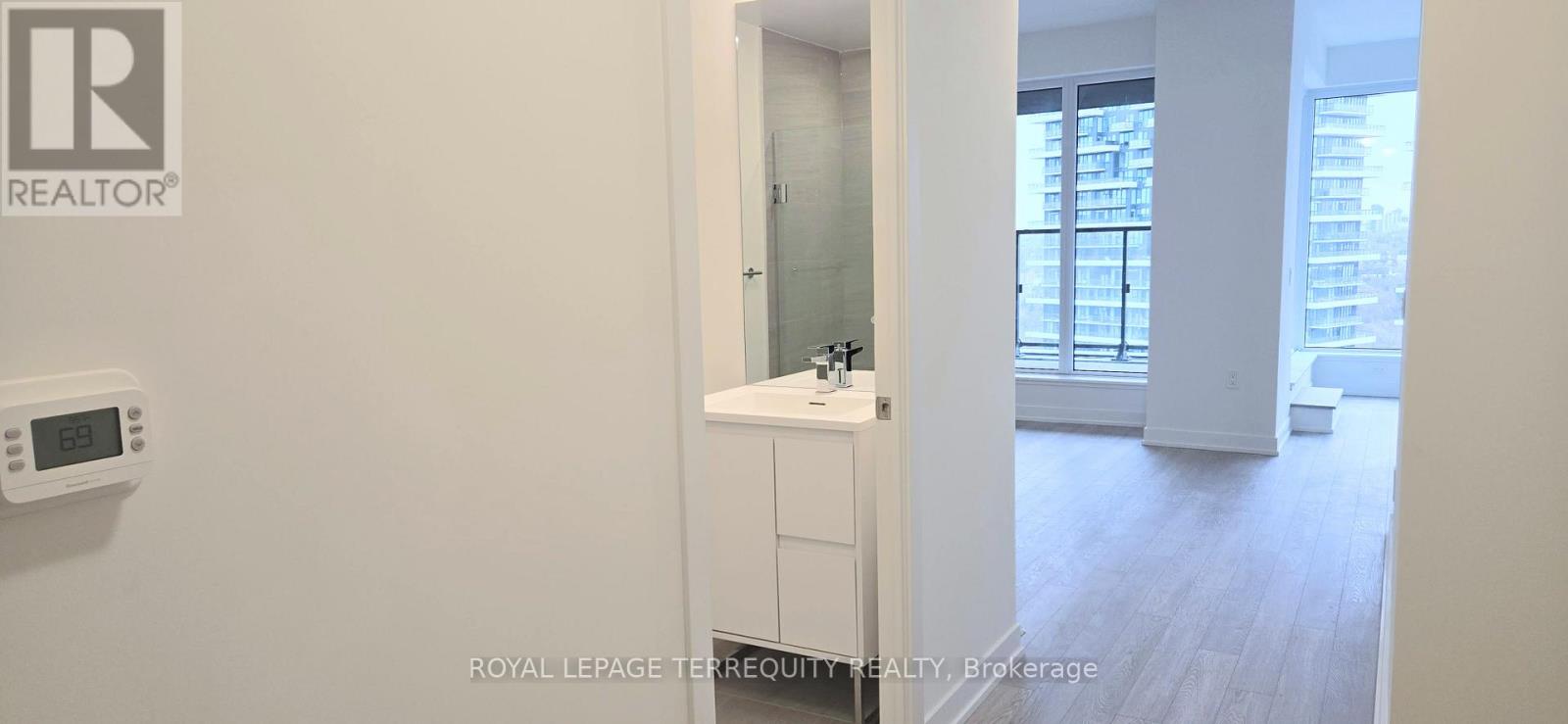 2415 - 1 Quarrington Lane, Toronto, Ontario  M3C 0S4 - Photo 3 - C12696642