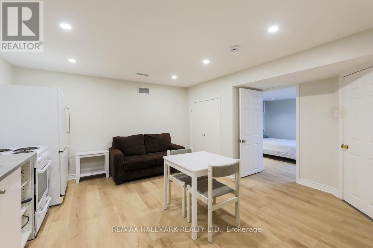 Lower 1 - 3 Minorca Place, Toronto, Ontario  M3A 2Z5 - Photo 11 - C12696708