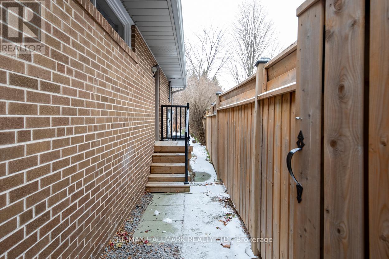 Lower 1 - 3 Minorca Place, Toronto, Ontario  M3A 2Z5 - Photo 2 - C12696708