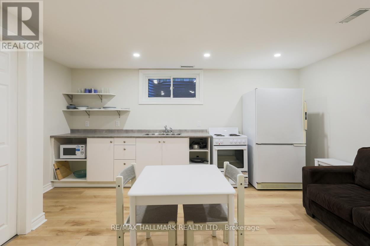 Lower 1 - 3 Minorca Place, Toronto, Ontario  M3A 2Z5 - Photo 7 - C12696708