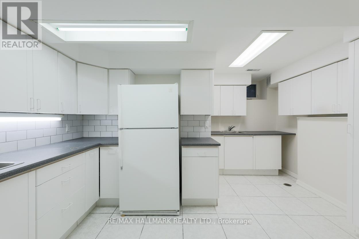 Lower 2 - 3 Minorca Place, Toronto, Ontario  M3A 2Z5 - Photo 10 - C12696720