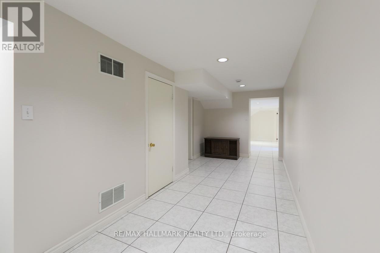 Lower 2 - 3 Minorca Place, Toronto, Ontario  M3A 2Z5 - Photo 5 - C12696720