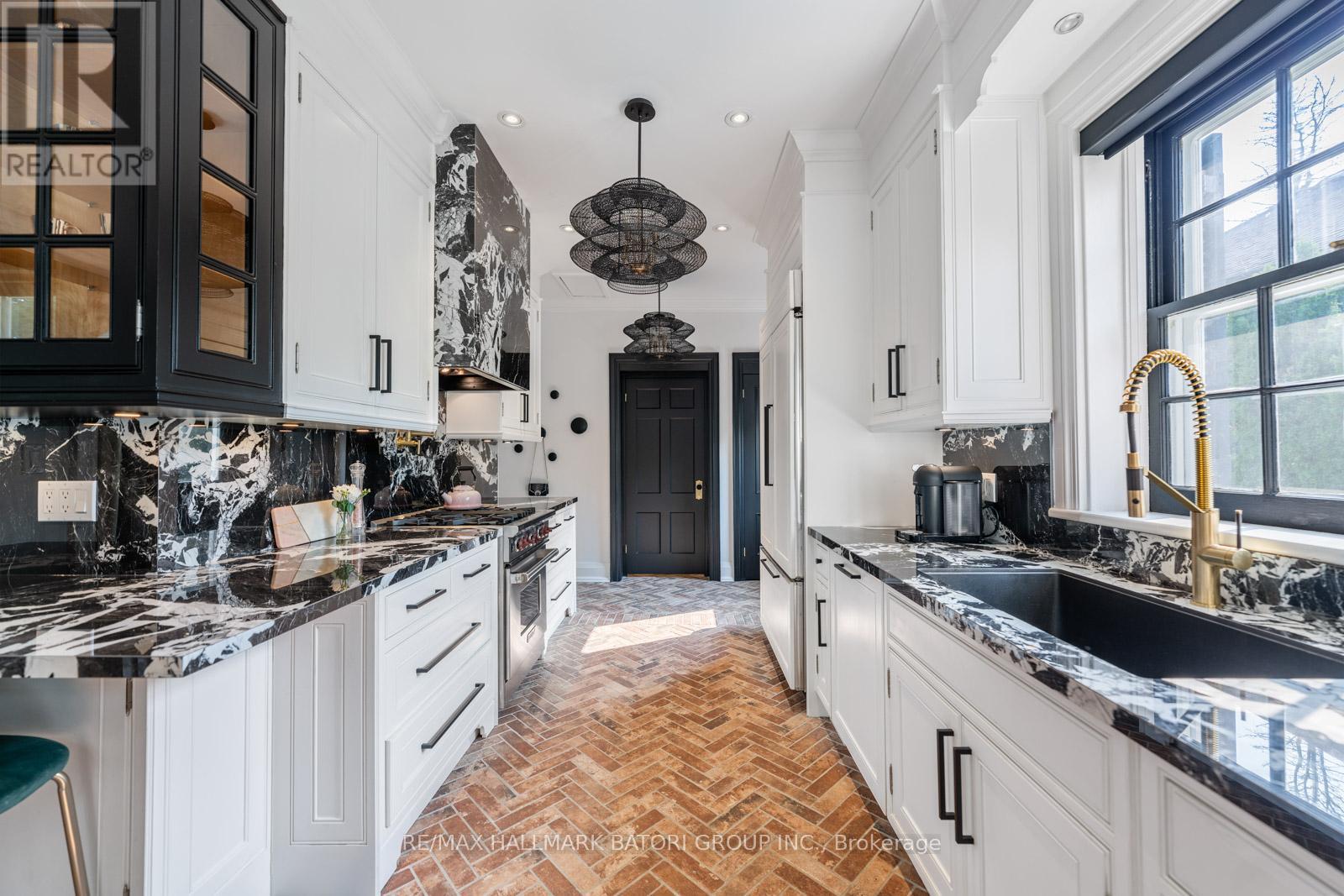 171 OLD FOREST HILL ROAD, Toronto, Ontario