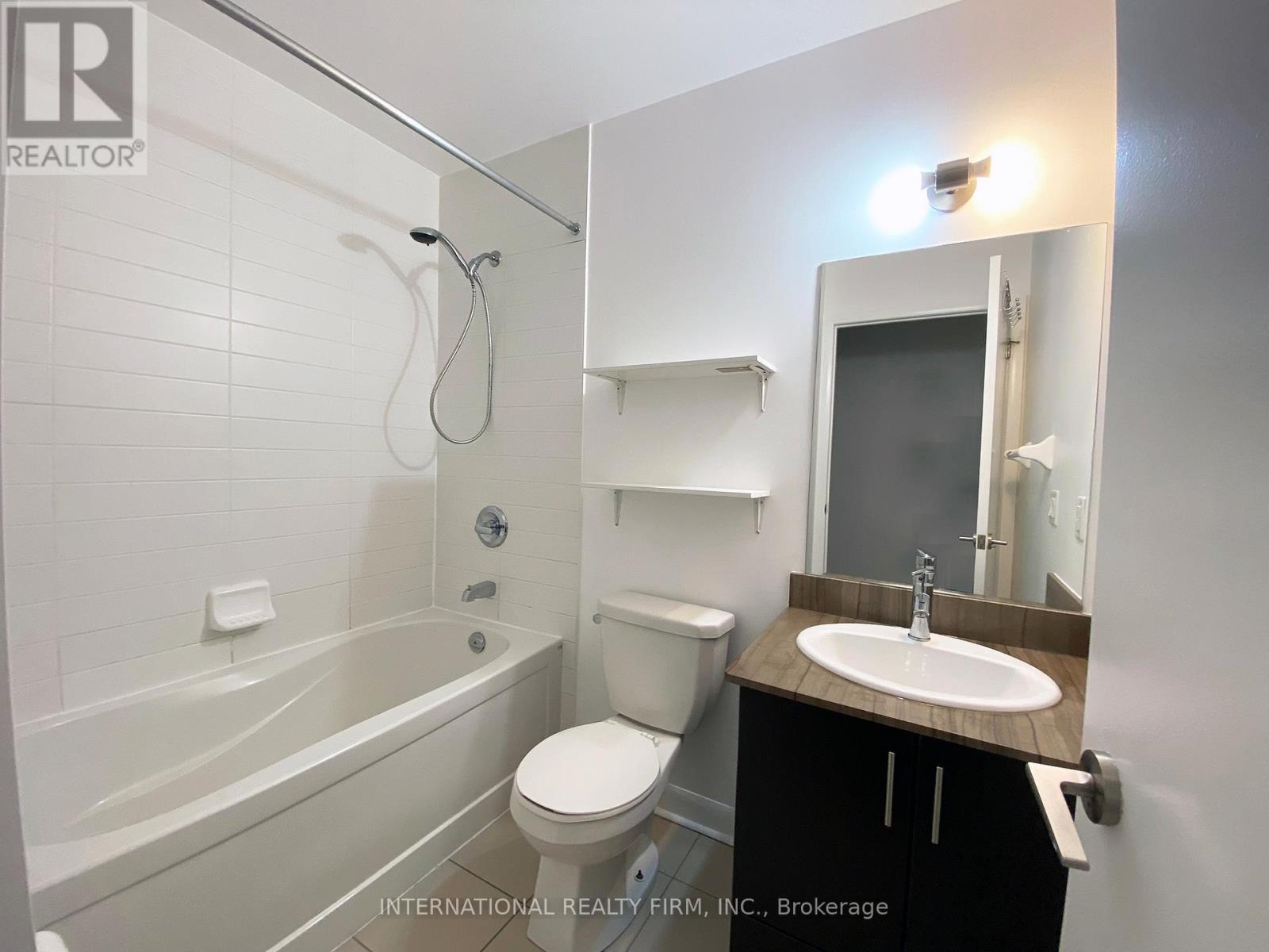 507 - 15 Bruyeres Mews, Toronto, Ontario  M5V 0A7 - Photo 10 - C12696766