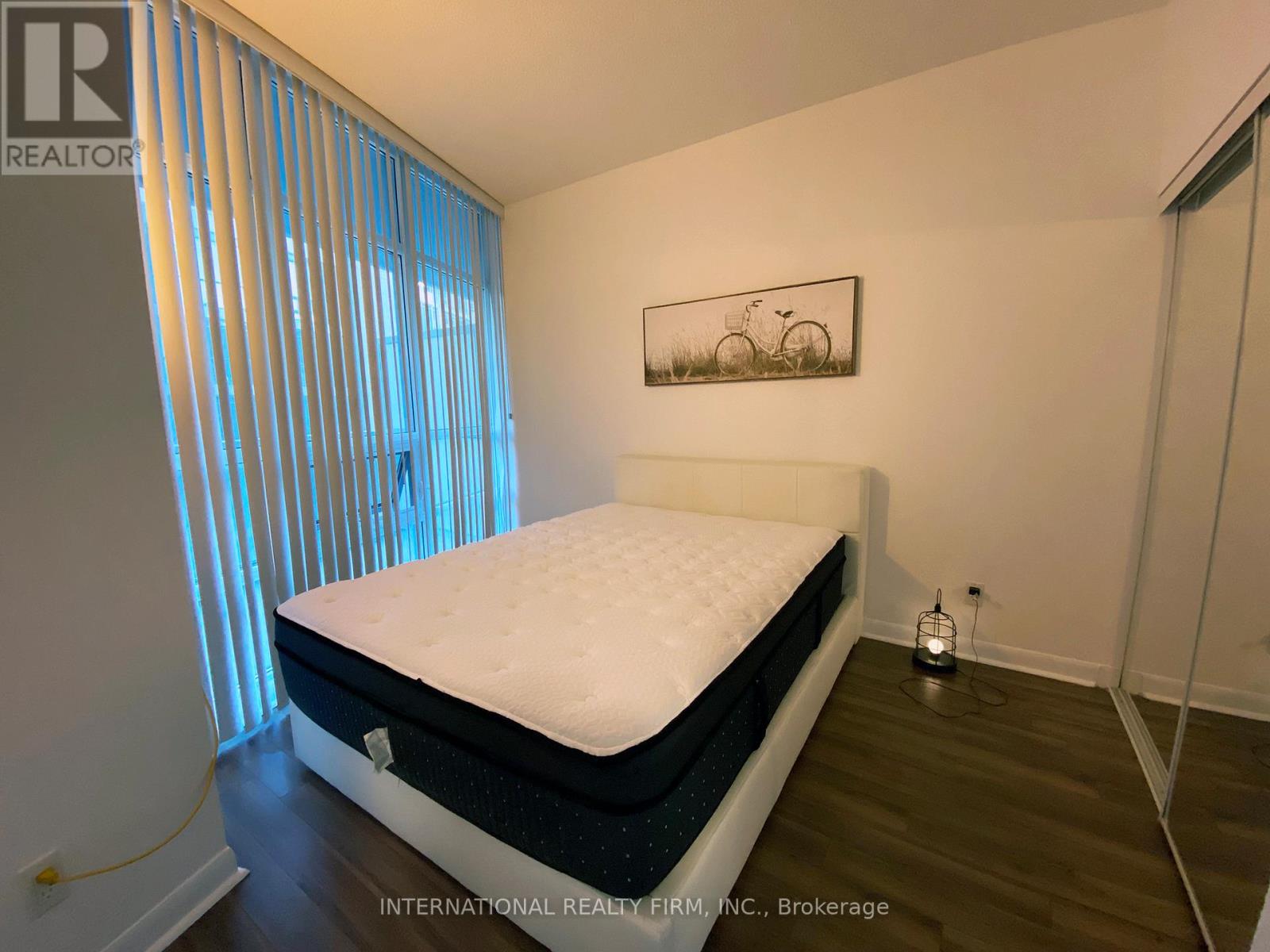 507 - 15 Bruyeres Mews, Toronto, Ontario  M5V 0A7 - Photo 7 - C12696766