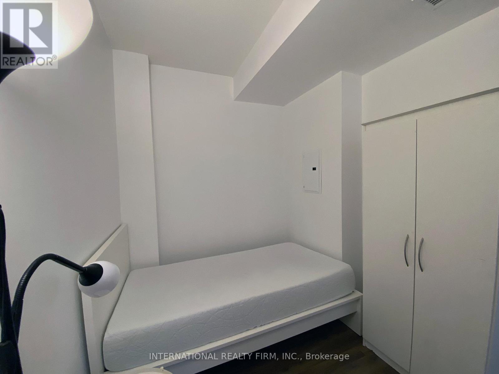 507 - 15 Bruyeres Mews, Toronto, Ontario  M5V 0A7 - Photo 8 - C12696766