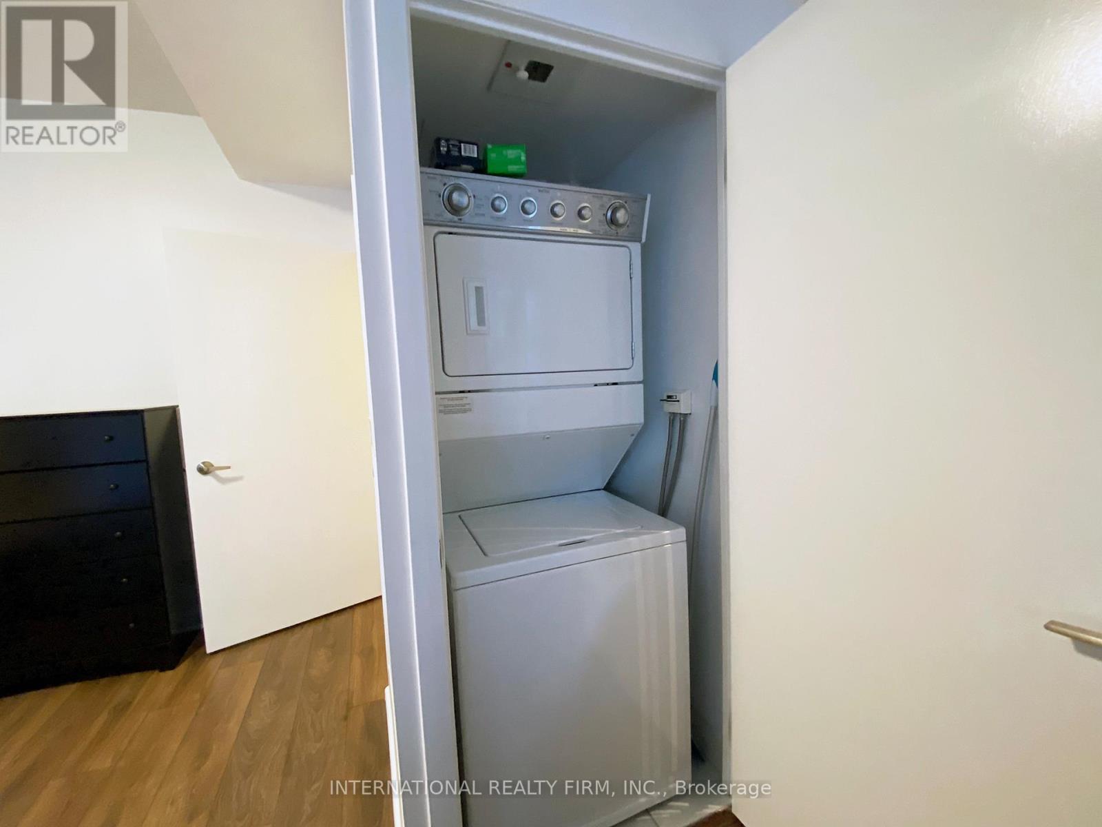 507 - 15 Bruyeres Mews, Toronto, Ontario  M5V 0A7 - Photo 9 - C12696766