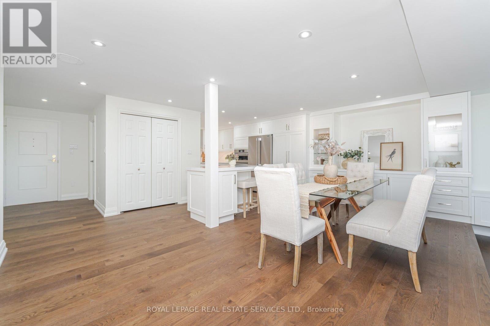 306 - 2180 Marine Drive, Oakville, Ontario  L6L 5V2 - Photo 4 - W12551172