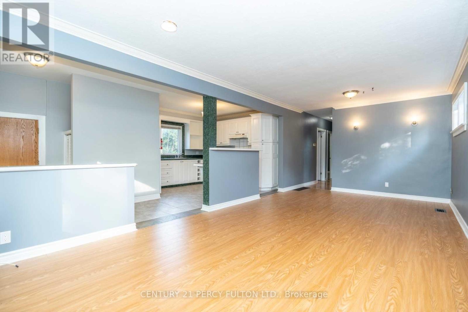 Upper - 62 Dale Avenue, Toronto, Ontario  M1J 3J5 - Photo 5 - E12696576