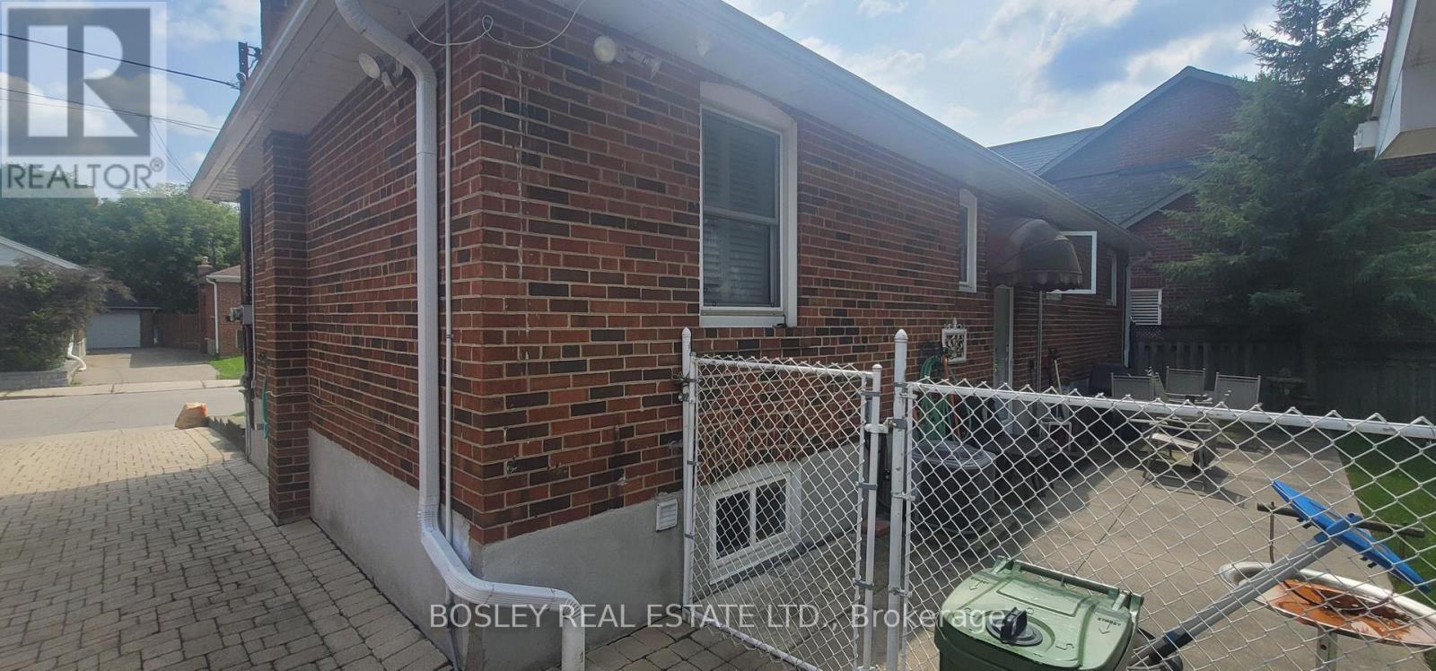 Bsmt - 6 Youngmill Drive, Toronto, Ontario  M4B 2W6 - Photo 3 - E12696736