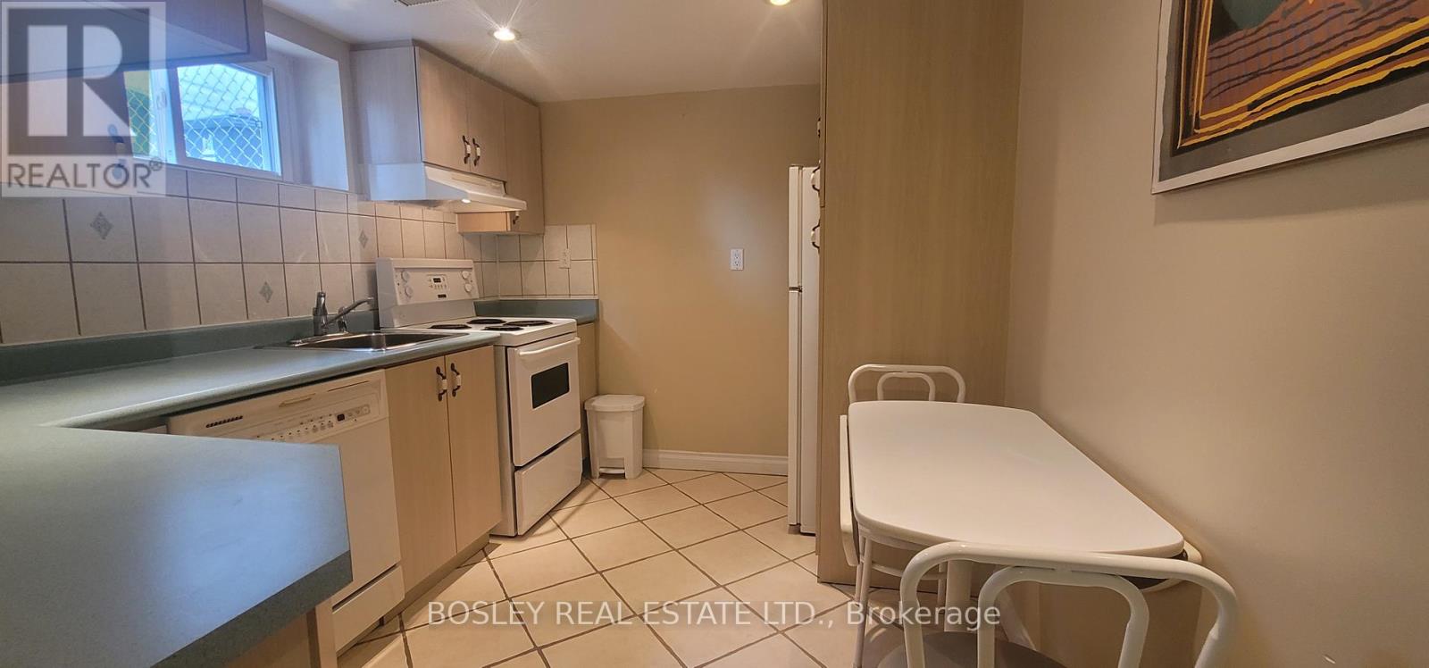 Bsmt - 6 Youngmill Drive, Toronto, Ontario  M4B 2W6 - Photo 8 - E12696736