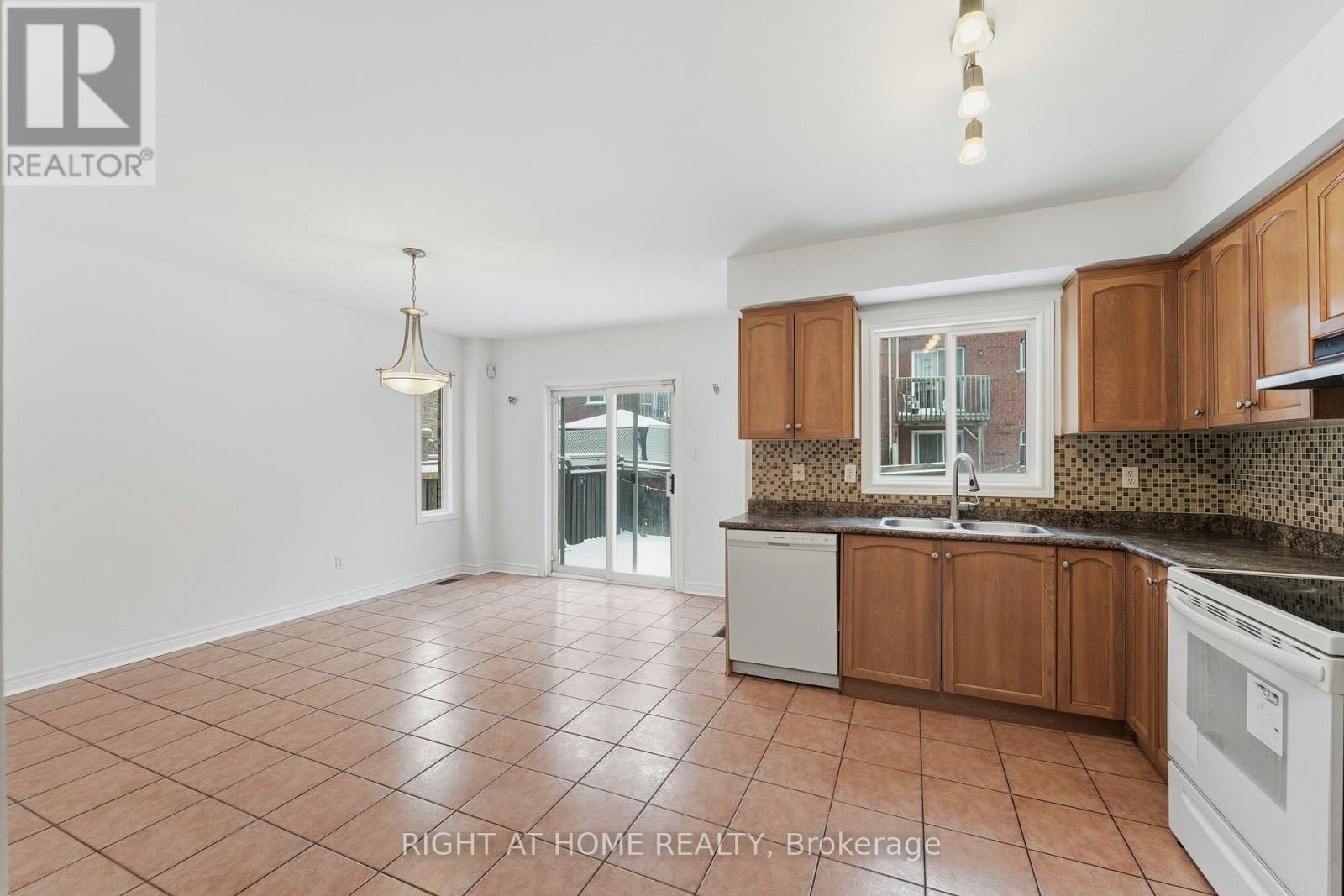 46 Fieldstone Drive, Vaughan, Ontario  L4L 9H5 - Photo 10 - N12696562