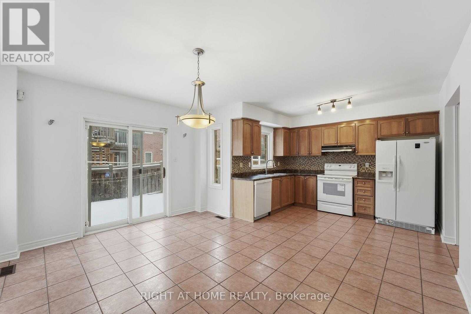 46 Fieldstone Drive, Vaughan, Ontario  L4L 9H5 - Photo 11 - N12696562