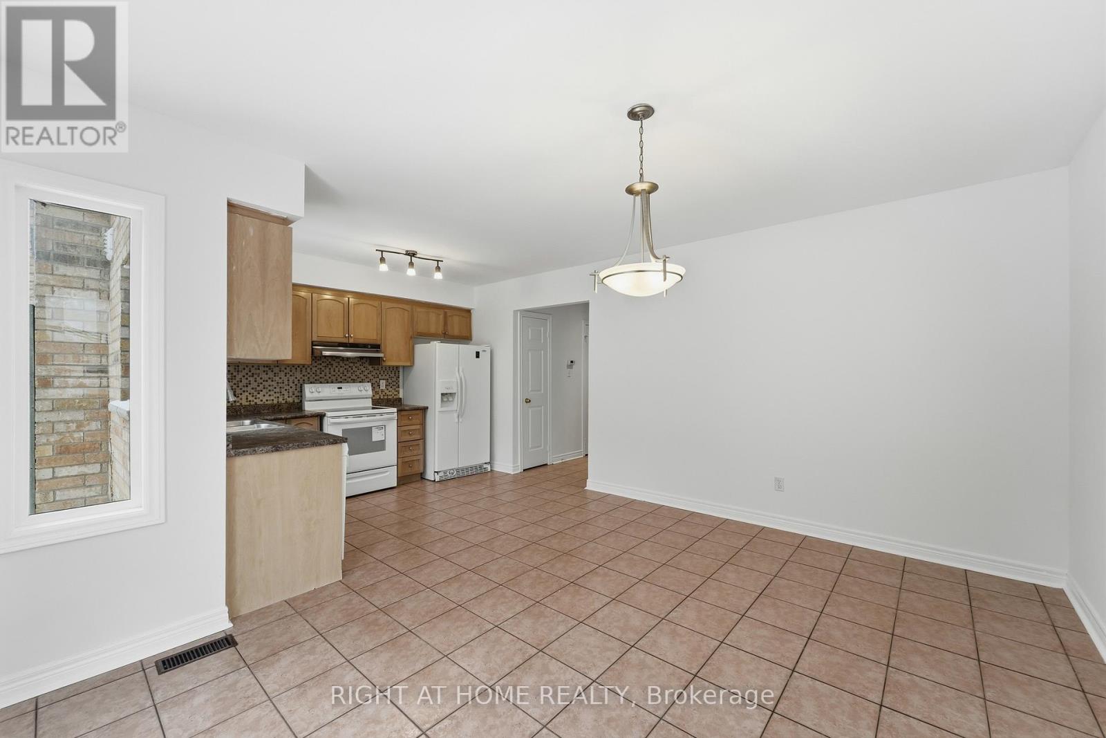 46 Fieldstone Drive, Vaughan, Ontario  L4L 9H5 - Photo 12 - N12696562