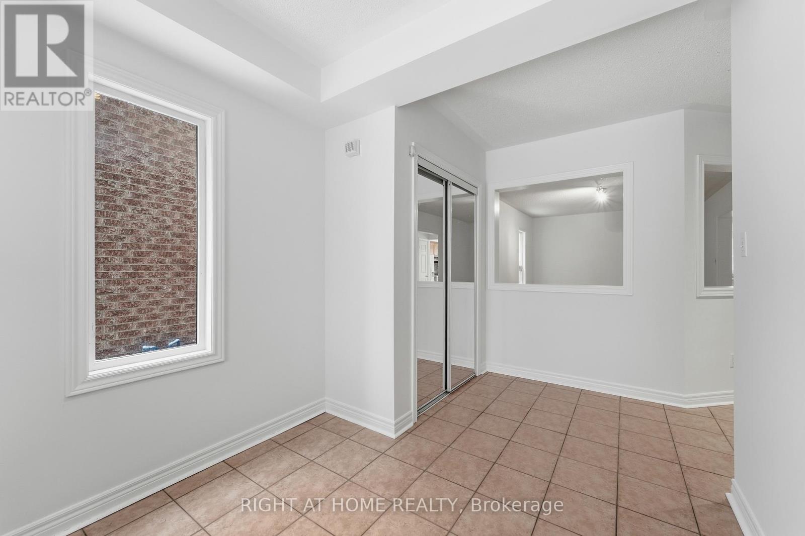 46 Fieldstone Drive, Vaughan, Ontario  L4L 9H5 - Photo 4 - N12696562