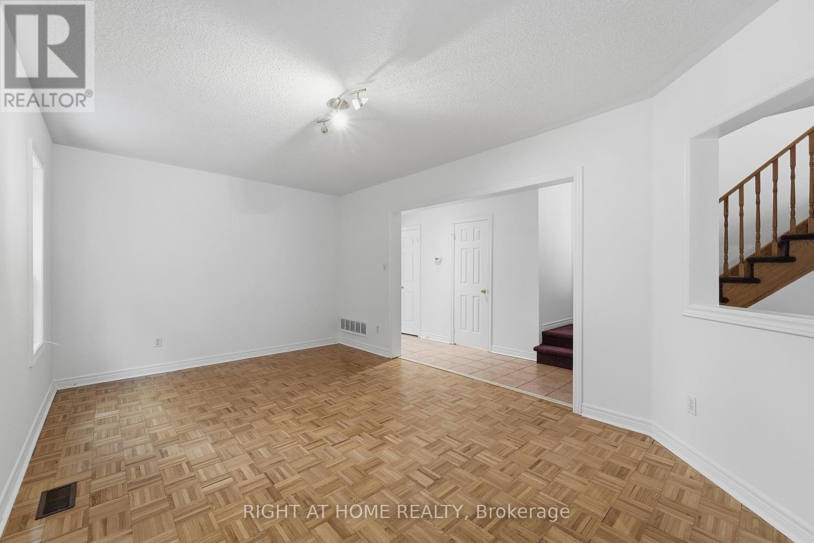 46 Fieldstone Drive, Vaughan, Ontario  L4L 9H5 - Photo 7 - N12696562