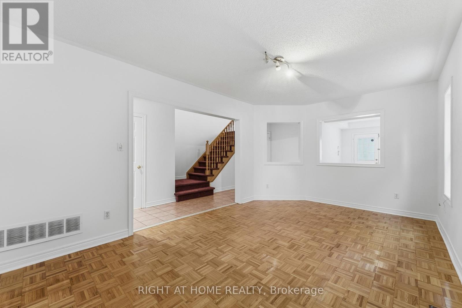 46 Fieldstone Drive, Vaughan, Ontario  L4L 9H5 - Photo 8 - N12696562