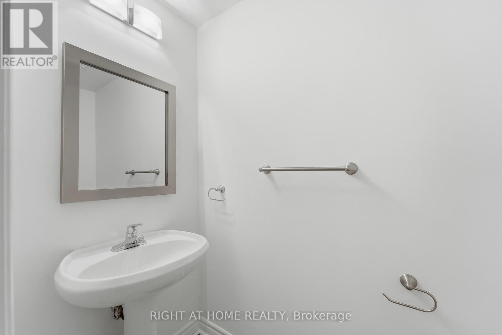 46 Fieldstone Drive, Vaughan, Ontario  L4L 9H5 - Photo 9 - N12696562