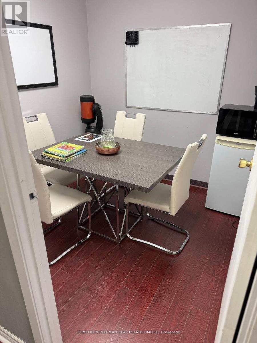 211 - 8108 Yonge Street, Vaughan, Ontario  L4J 1W4 - Photo 3 - N12696654