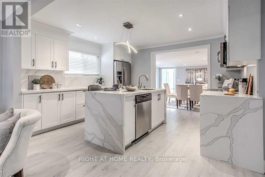 254 Andrew Street, Newmarket, Ontario  L3Y 1H2 - Photo 9 - N12696796