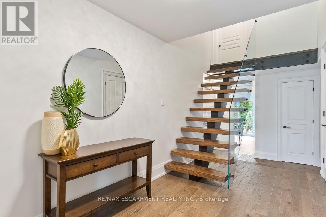 1294 Gatehouse Drive, Mississauga, Ontario  L5H 1A5 - Photo 5 - W12696564