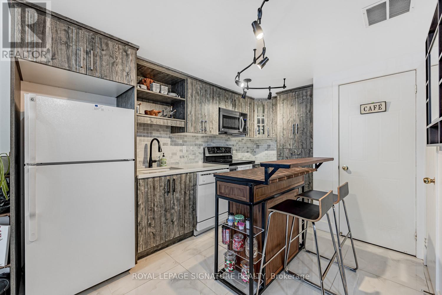 121 - 760 Lawrence Avenue W, Toronto, Ontario  M6A 3E7 - Photo 6 - W12696578