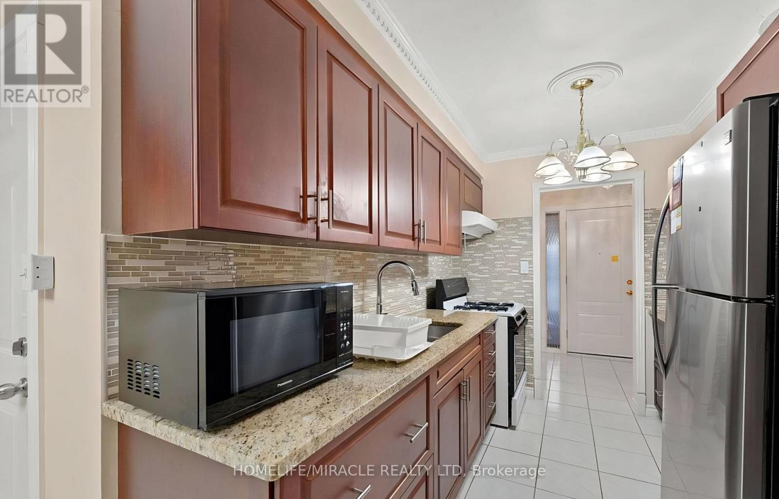 85 Autumn Boulevard, Brampton, Ontario  L6T 2W1 - Photo 5 - W12696624