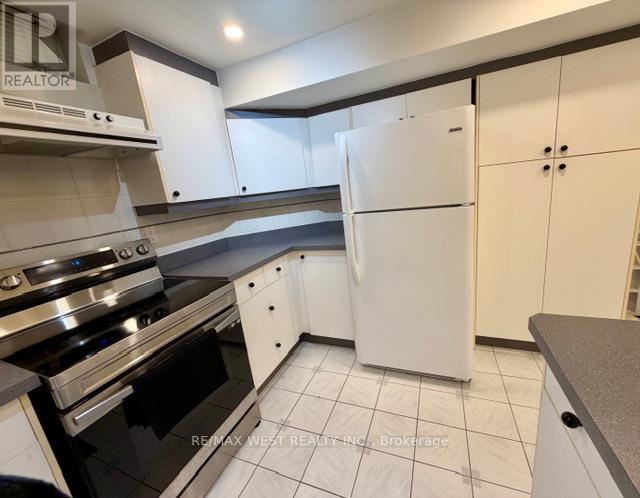 4 Foxchase Drive, Caledon, Ontario  L7E 1H7 - Photo 1 - W12696644