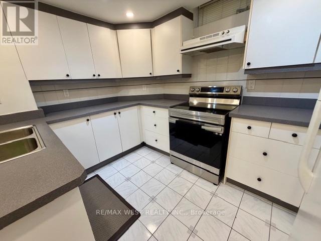 4 Foxchase Drive, Caledon, Ontario  L7E 1H7 - Photo 3 - W12696644