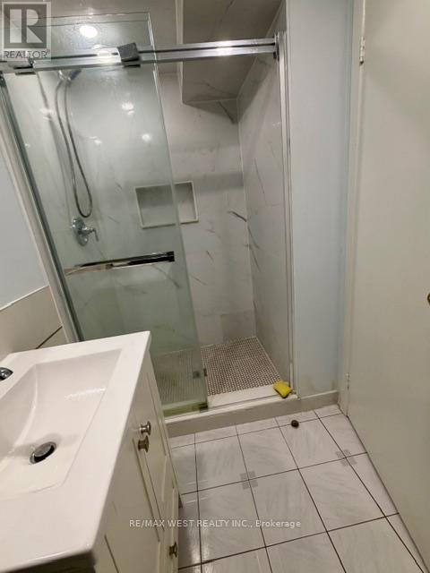 4 Foxchase Drive, Caledon, Ontario  L7E 1H7 - Photo 9 - W12696644