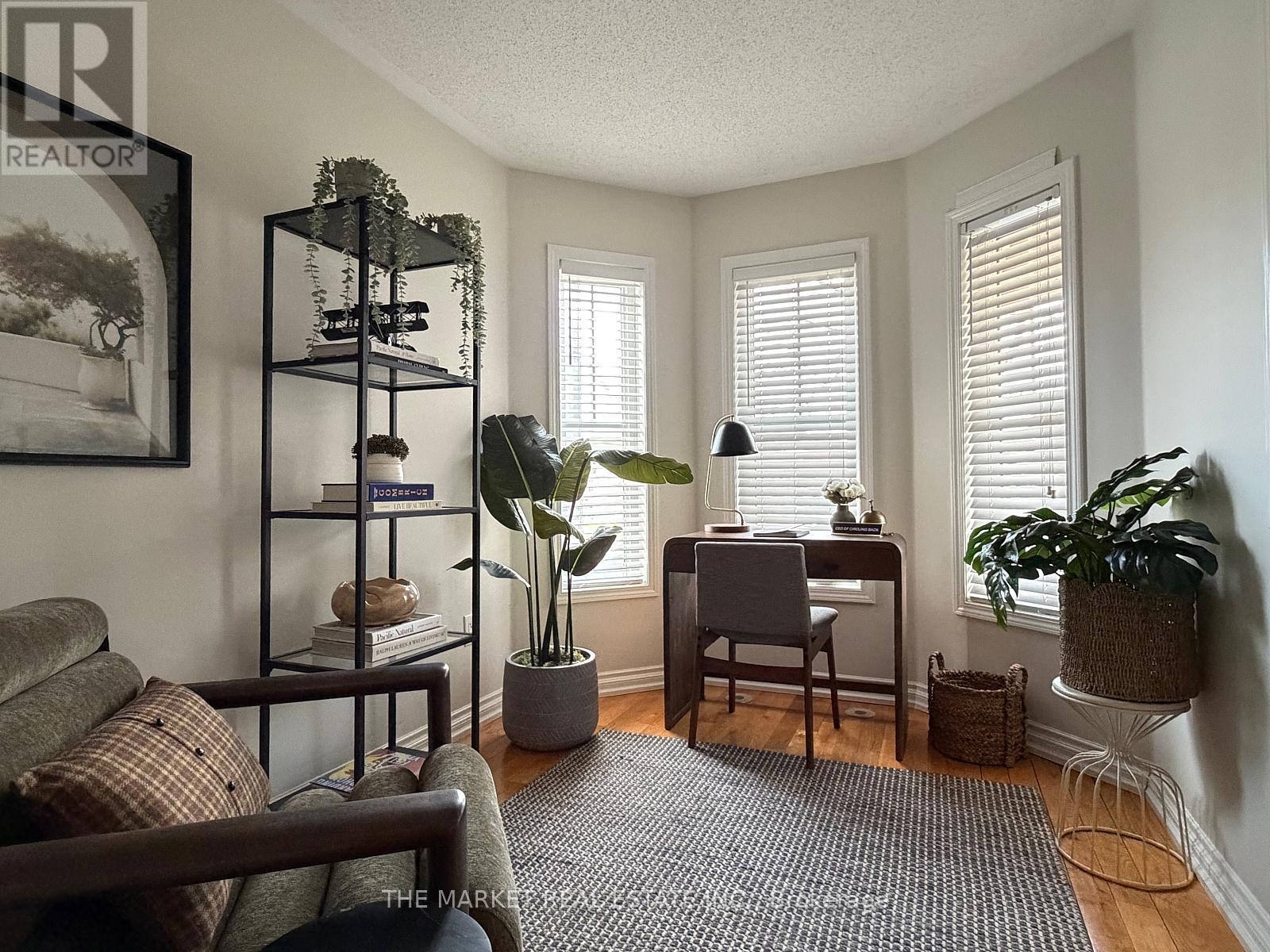 688 Rayner Court, Milton, Ontario  L9T 0N9 - Photo 3 - W12696730