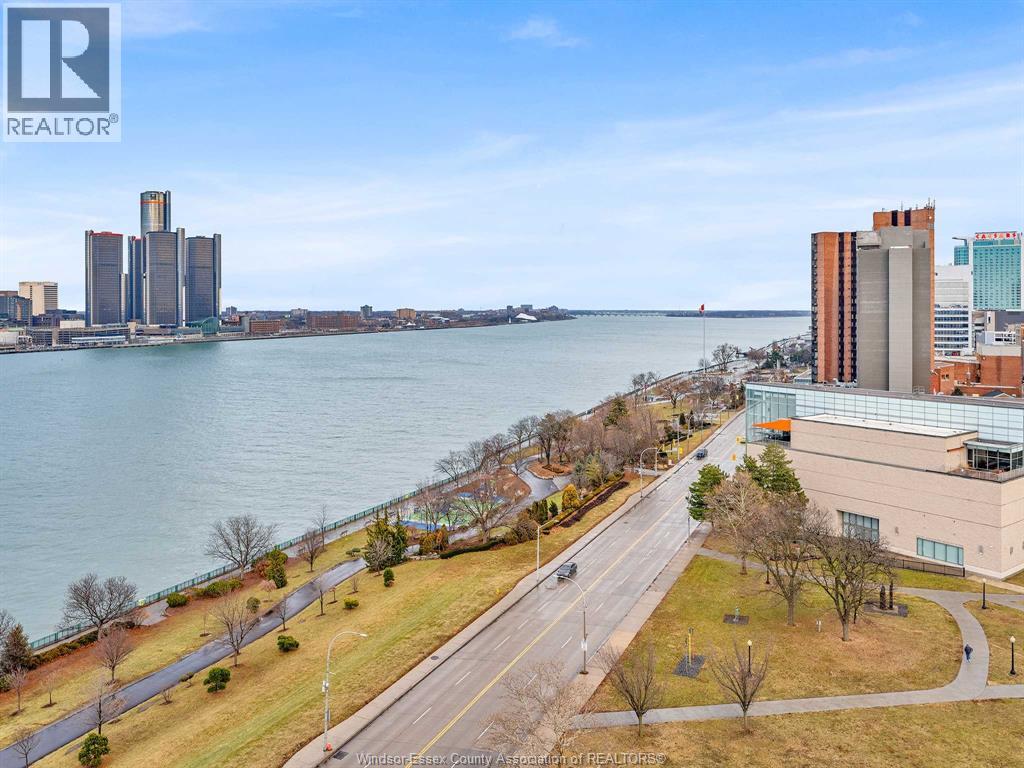 515 Riverside Drive West Unit# 1403, Windsor, Ontario N9A 7C3 - Photo 2 - 26000920