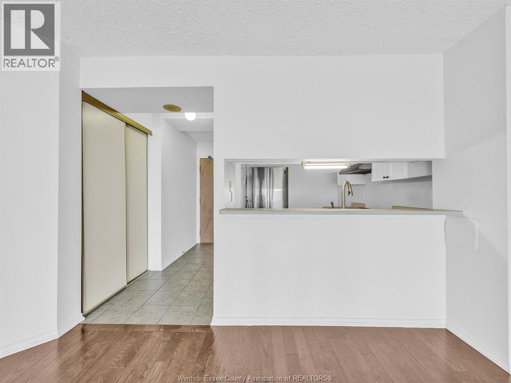 515 Riverside Drive West Unit# 1403, Windsor, Ontario N9A 7C3 - Photo 3 - 26000920