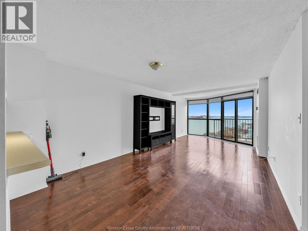515 Riverside Drive West Unit# 1403, Windsor, Ontario N9A 7C3 - Photo 8 - 26000920