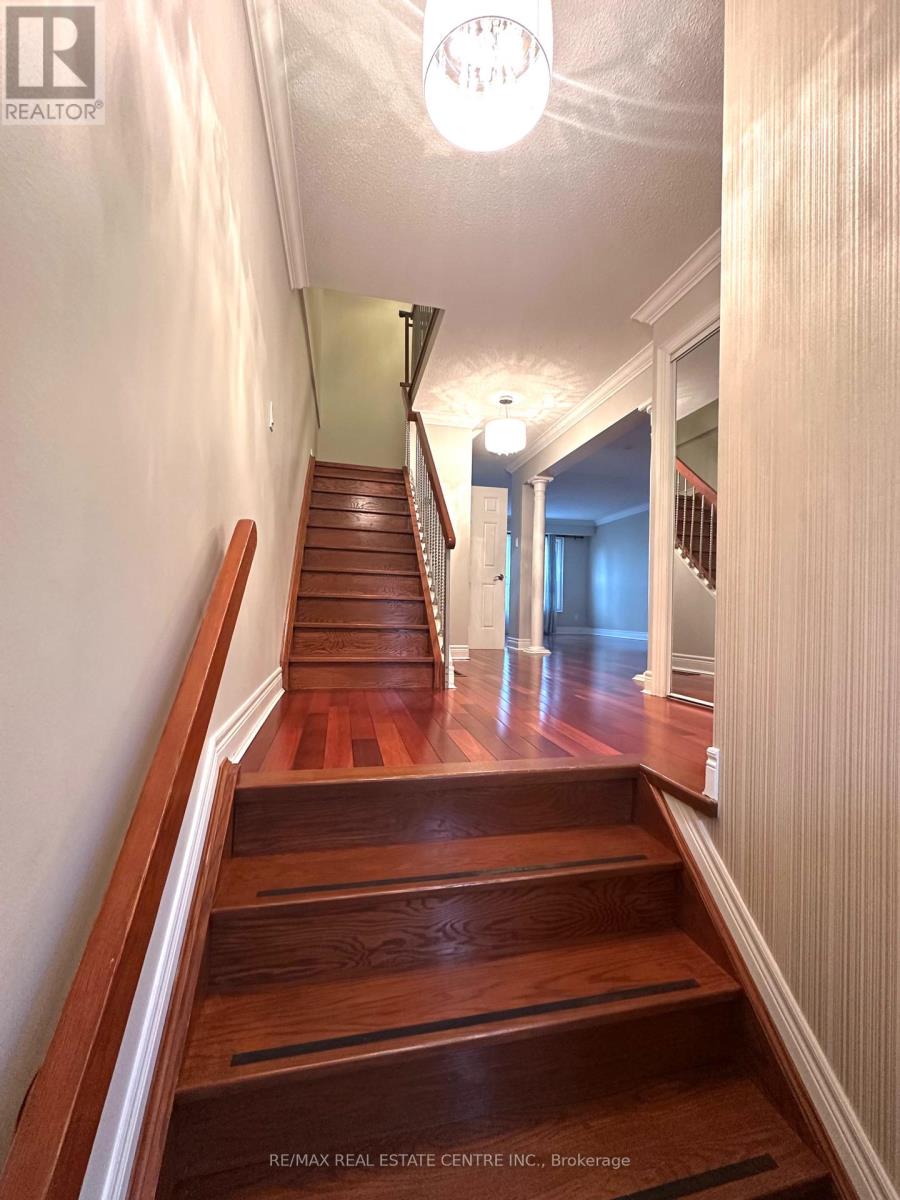 40 - 60 Hanson Road, Mississauga, Ontario  L5B 2P6 - Photo 4 - W12693738