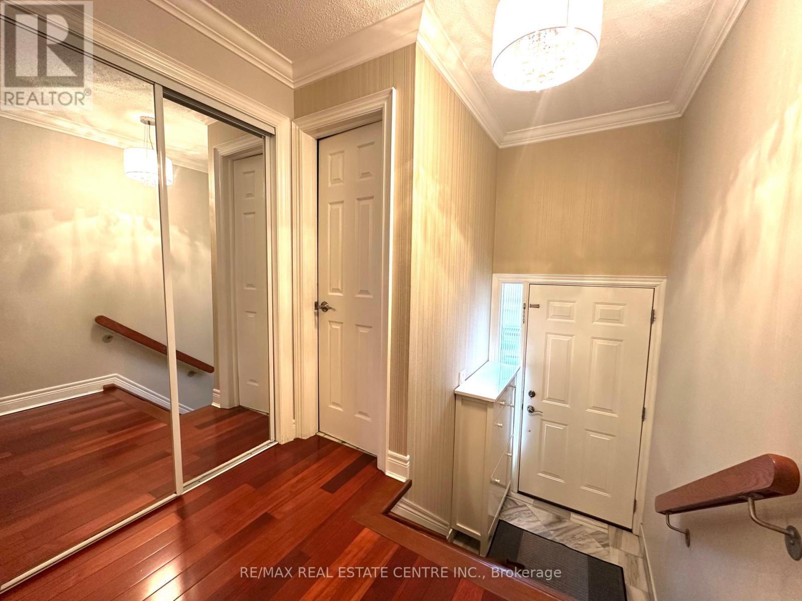 40 - 60 Hanson Road, Mississauga, Ontario  L5B 2P6 - Photo 3 - W12693738