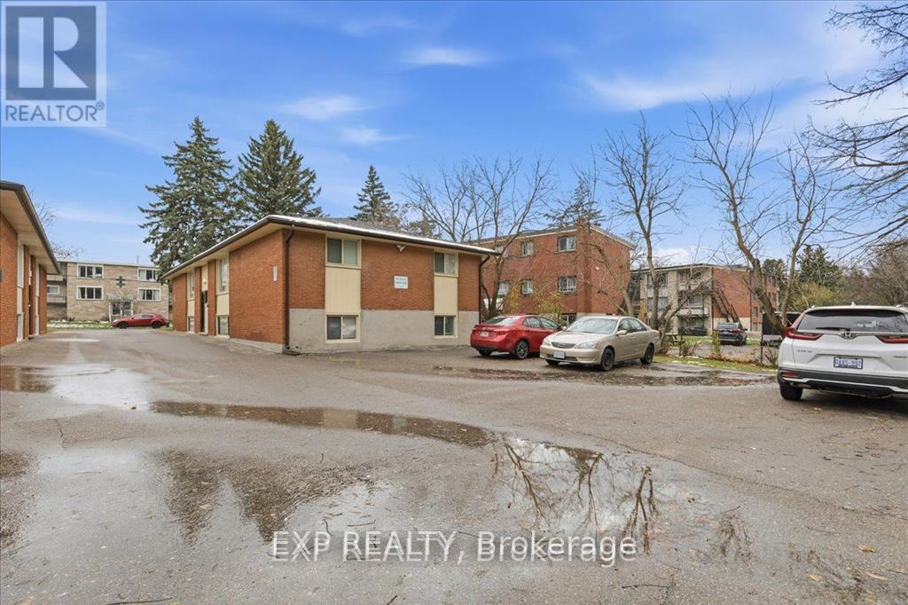 72 Barbara Crescent, Kitchener, Ontario  N2M 4N2 - Photo 3 - X12696614