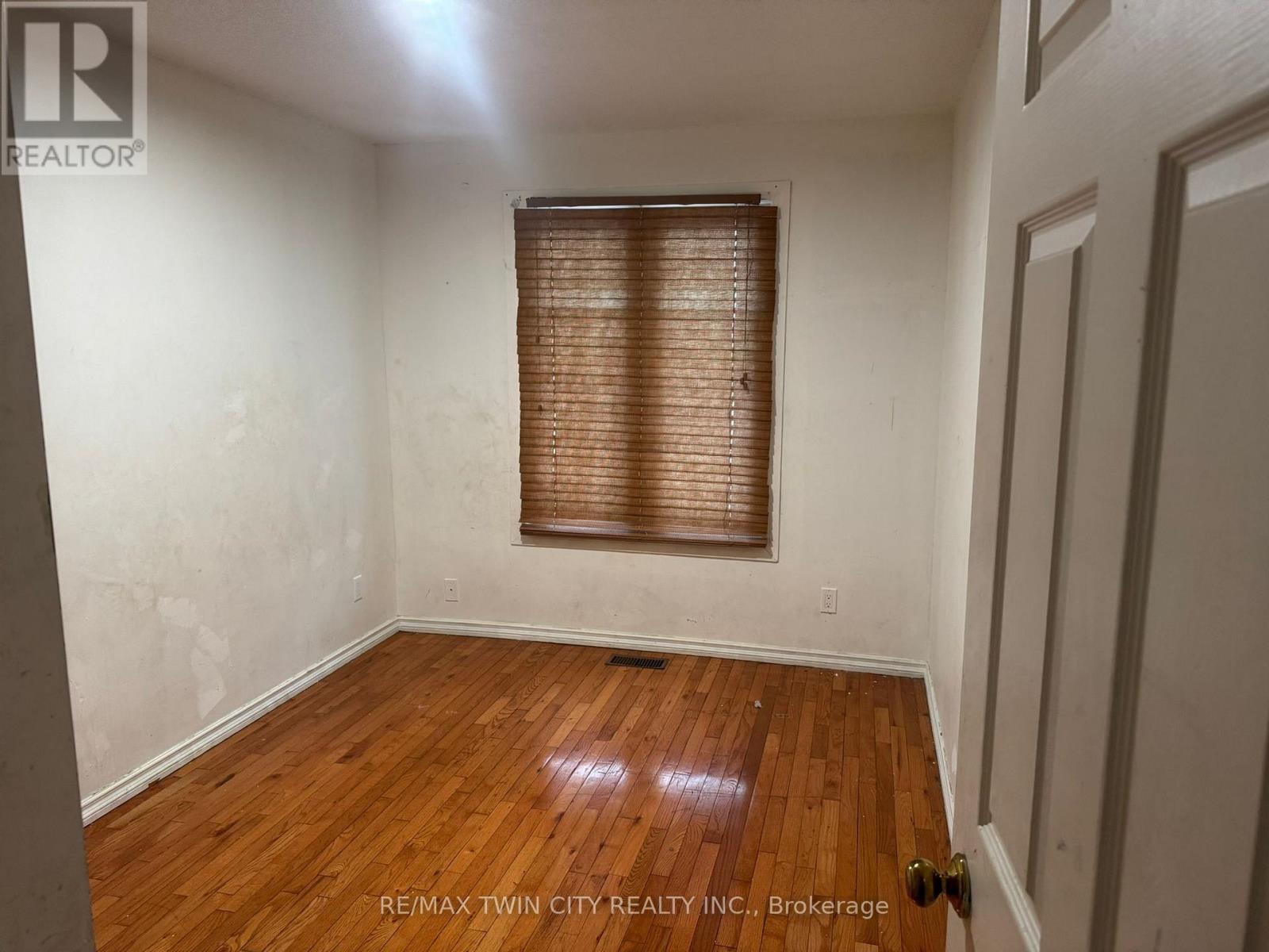 23 Westchester Drive, Kitchener, Ontario  N2B 3T1 - Photo 12 - X12696682