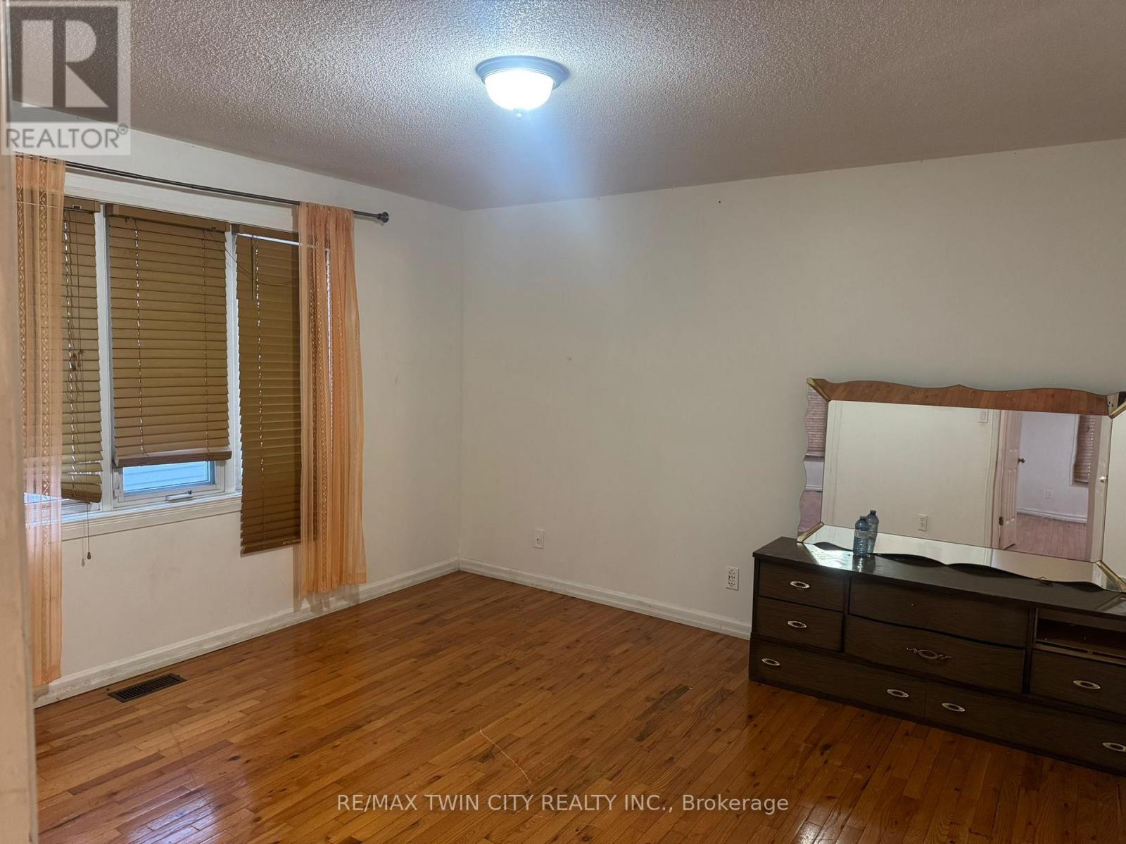 23 Westchester Drive, Kitchener, Ontario  N2B 3T1 - Photo 14 - X12696682