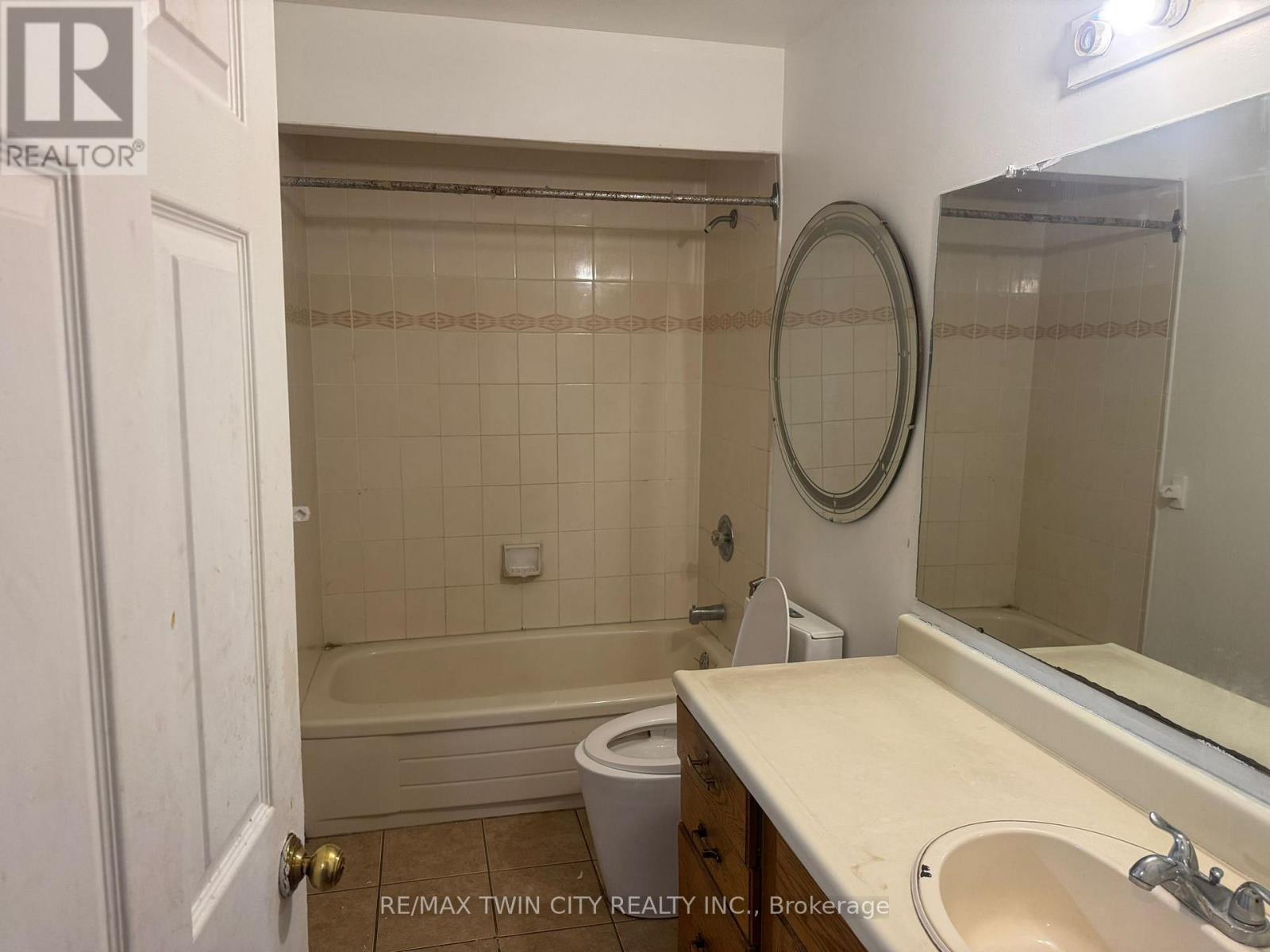 23 Westchester Drive, Kitchener, Ontario  N2B 3T1 - Photo 15 - X12696682