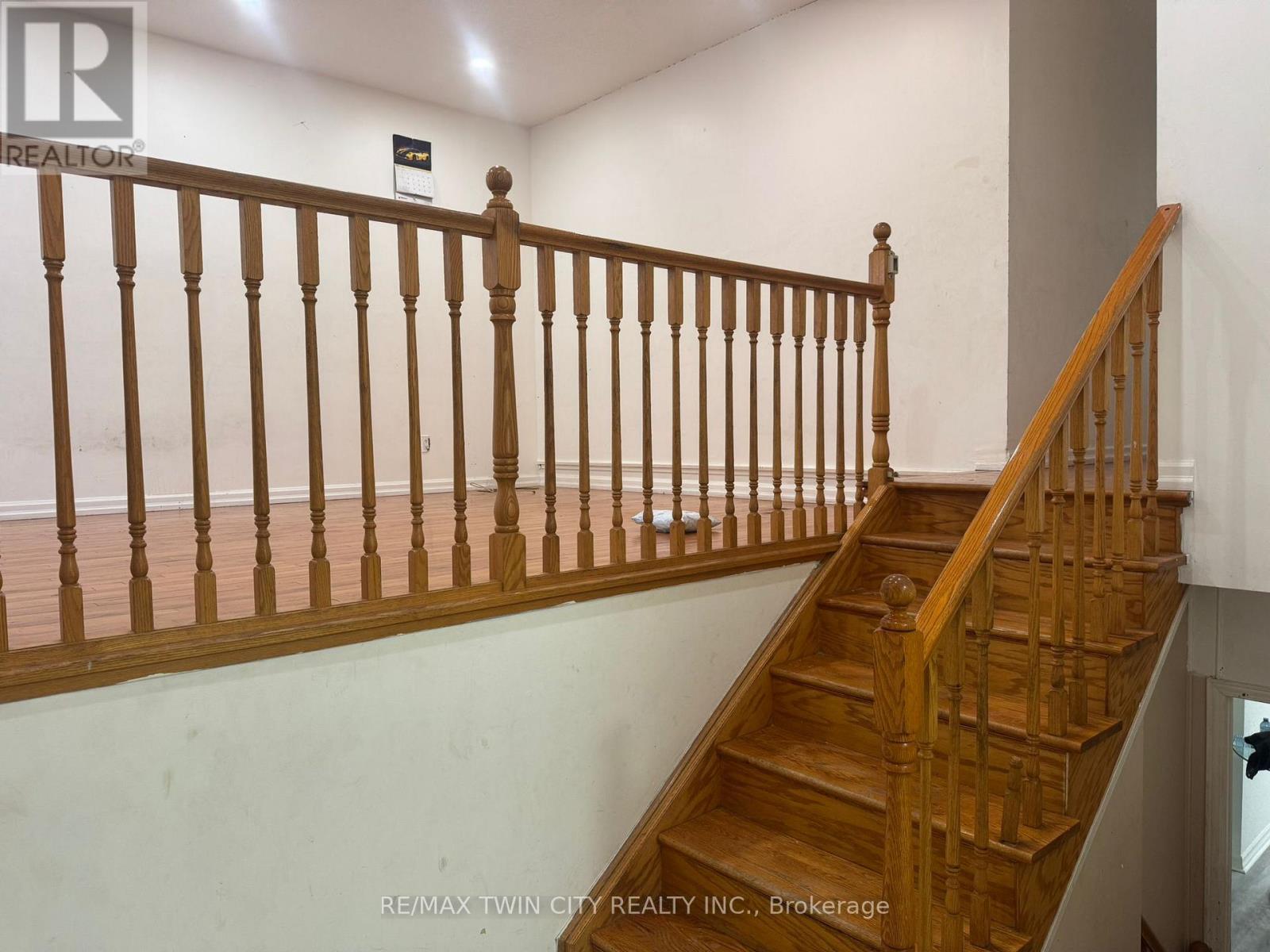 23 Westchester Drive, Kitchener, Ontario  N2B 3T1 - Photo 2 - X12696682