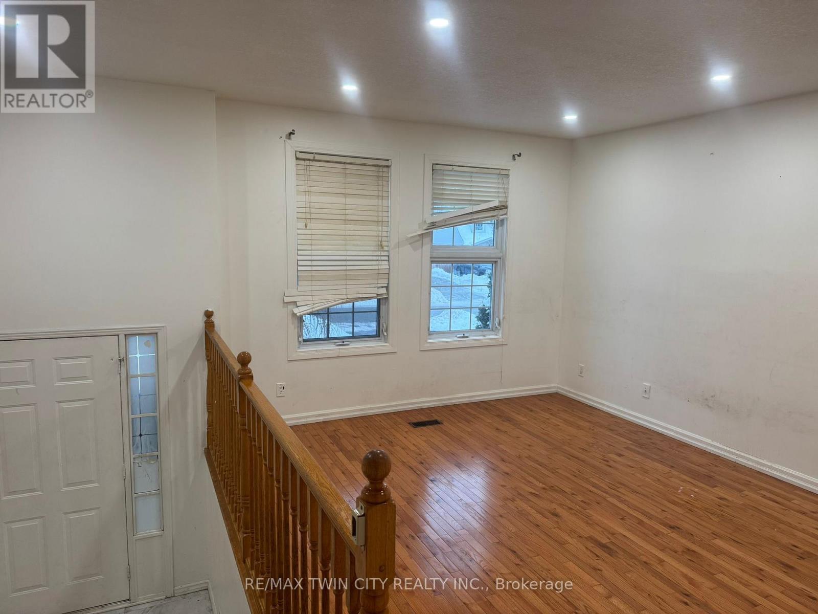 23 Westchester Drive, Kitchener, Ontario  N2B 3T1 - Photo 5 - X12696682