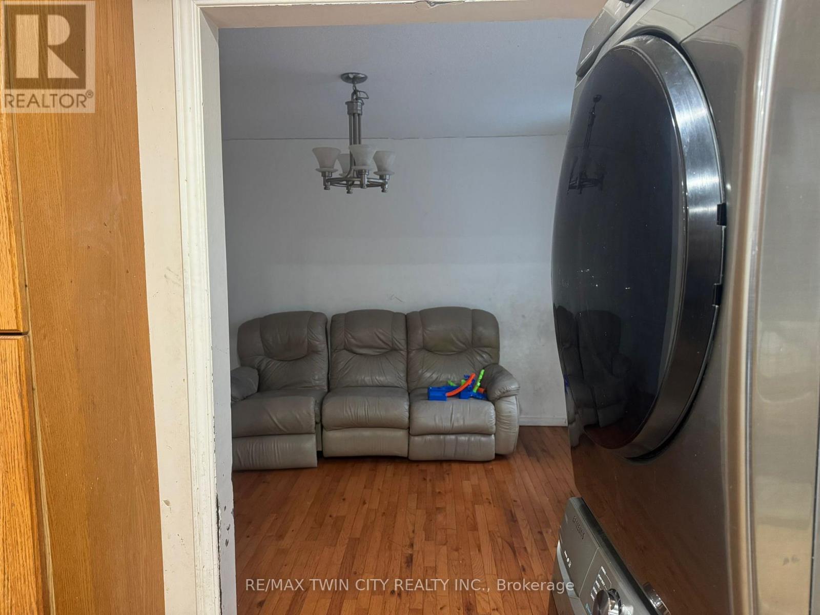 23 Westchester Drive, Kitchener, Ontario  N2B 3T1 - Photo 6 - X12696682