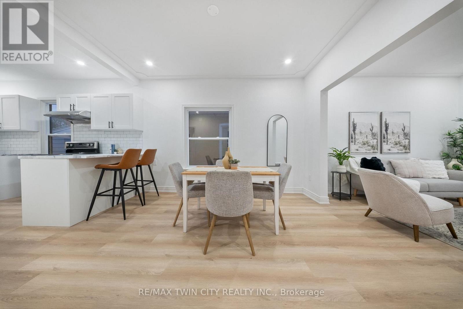 12 Carlyle Street, Brantford, Ontario  N3T 2C1 - Photo 5 - X12696700