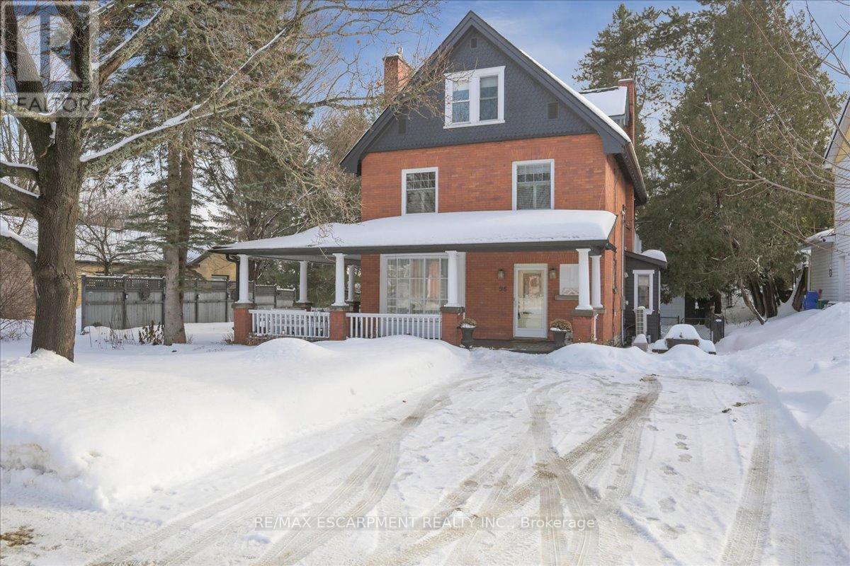 96 ONTARIO STREET, Bracebridge, Ontario