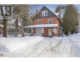 96 ONTARIO STREET, Bracebridge, Ontario