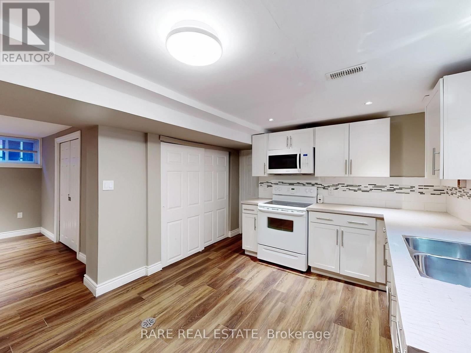 Lower - 359 East 42nd Street, Hamilton, Ontario  L8T 3A6 - Photo 12 - X12696764