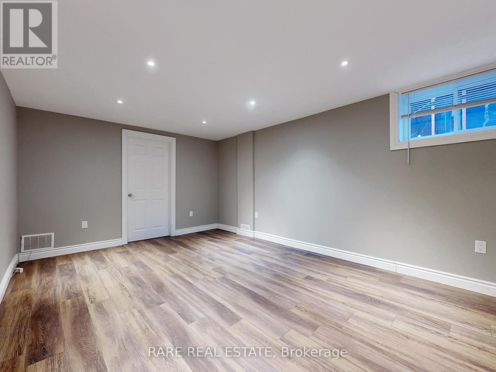 Lower - 359 East 42nd Street, Hamilton, Ontario  L8T 3A6 - Photo 4 - X12696764